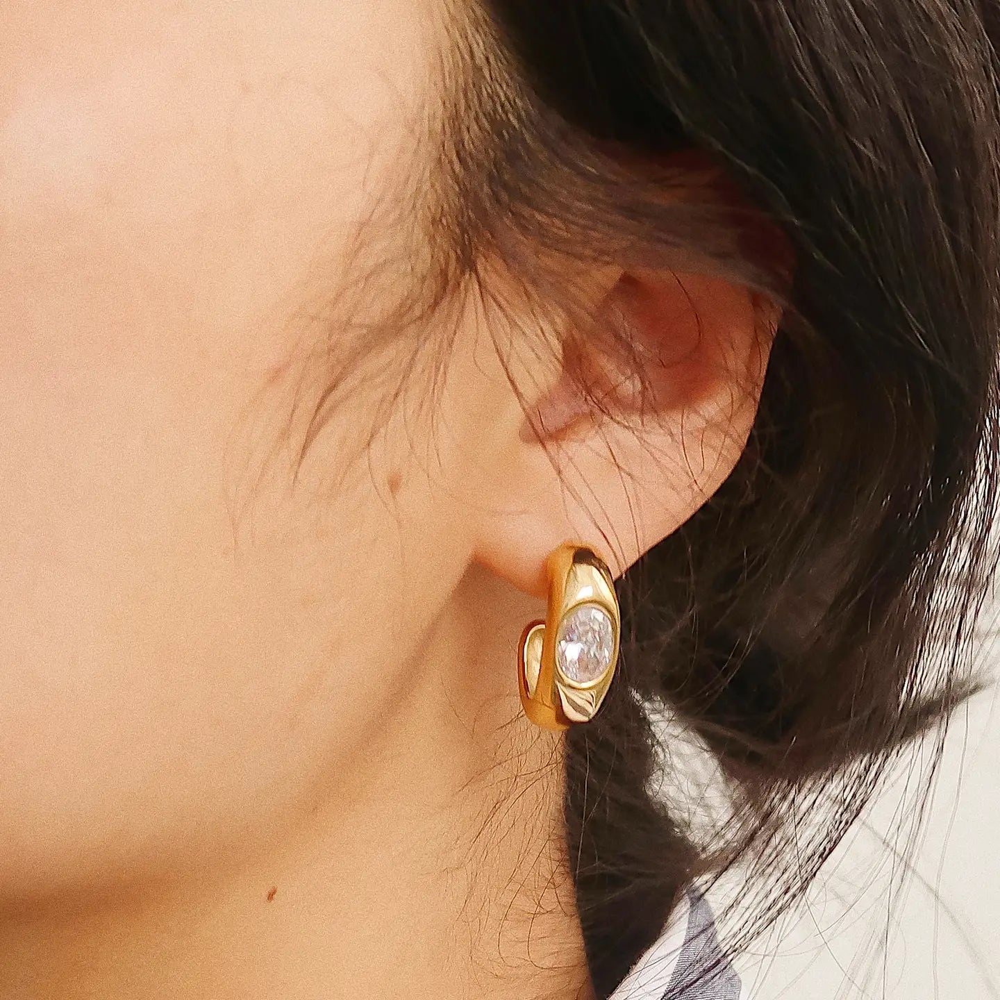 The Alienor Classic C Hoops