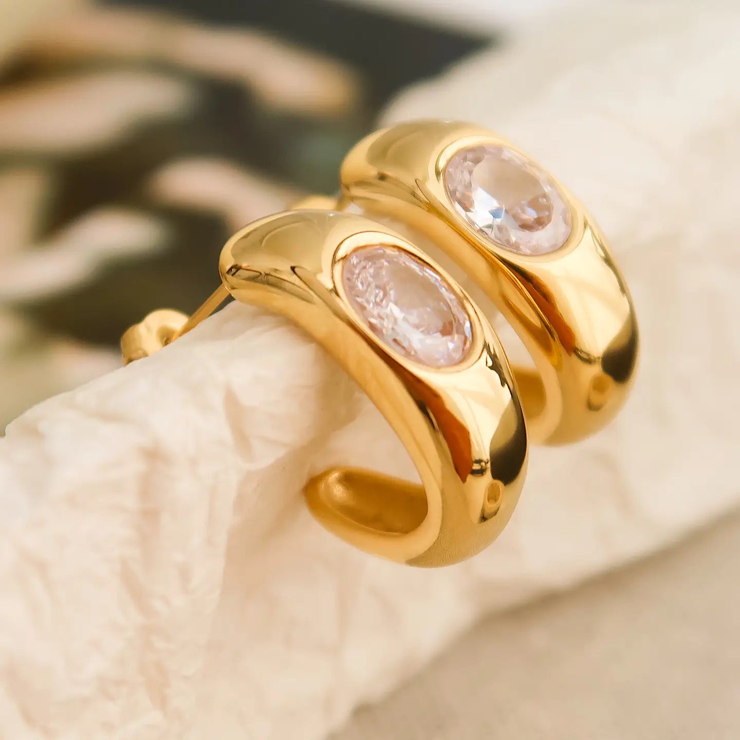 The Alienor Classic C Hoops